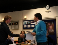 Uitreiking Messier-certificaten door Kurt Christiaens. Deepskydag 2011 in Nijmegen