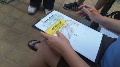 De coördinaten werden op de kaart uitgezet om het volgende punt in de wandeling te weten te komen.
