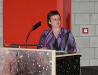 Penningmeester Ann Dewulf overloopt de jaarrekening van de 2011 en de begroting voor 2012.
