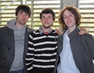 vlnr. Jasper Verhaegen (nieuwe JVS-voorzitter), Thomas Devogelaere (Bronzen Galileïprijs), Toine Mercier (uittredend JVS-voorzitter)