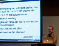 Ondertussen konden de finalisten en het publiek luisteren naar een lezing van prof. dr. Christoffel Waelkens met als titel 'Kijken, zien, begrijpen'