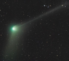 Komeet C/2022 E3 (ZTF) nu makkelijk zichtbaar met een verrekijker!